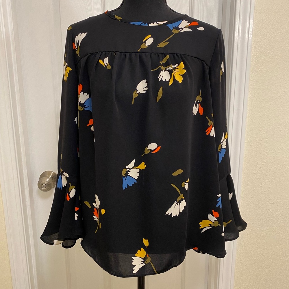 Chelsea and Theodore Women’s Black and Floral Long Sleeve Blouse Medium